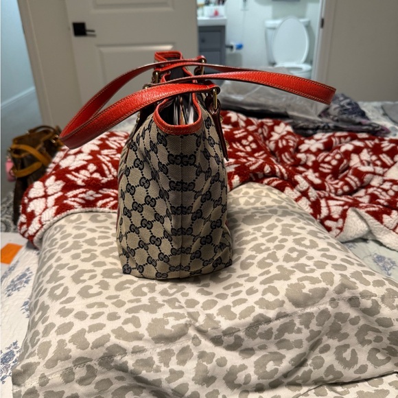 Authentic Gucci tote tan and red. Comes with certificate of authenticity - Picture 4 of 12